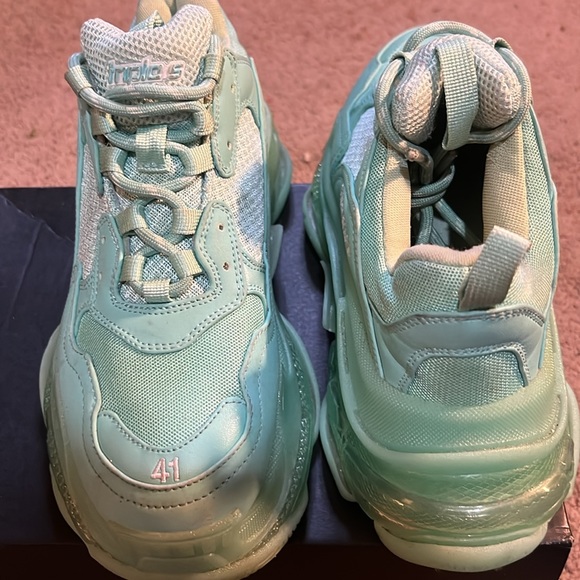 I’m selling my triple S Balenciaga’s unique color size 8 worn once for pictures - Picture 5 of 5
